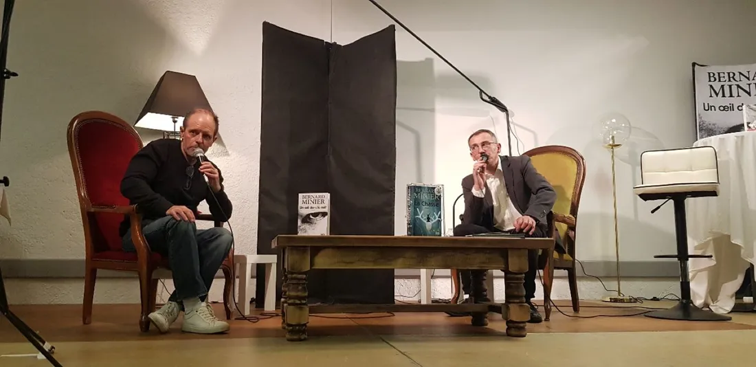 L'écrivain Bernard Minier lors d'une rencontre avec des lecteurs en Aveyron