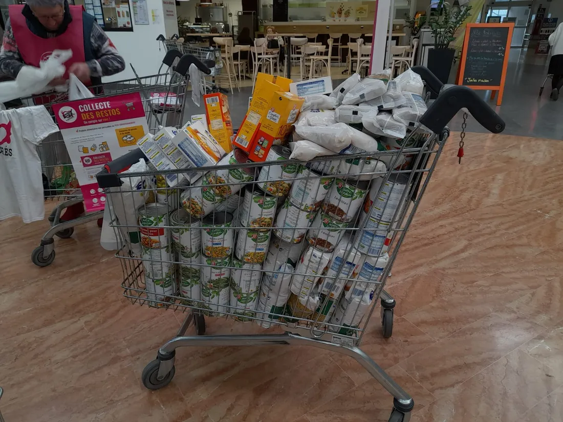 Un chariot lors d'une collecte des Restos du coeur dans le Tarn