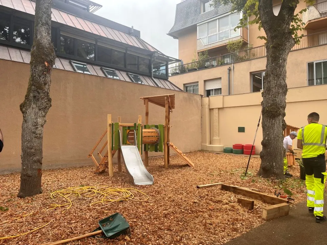 La cour de l'école Cambon-Monteil à Rodez (Aveyron).