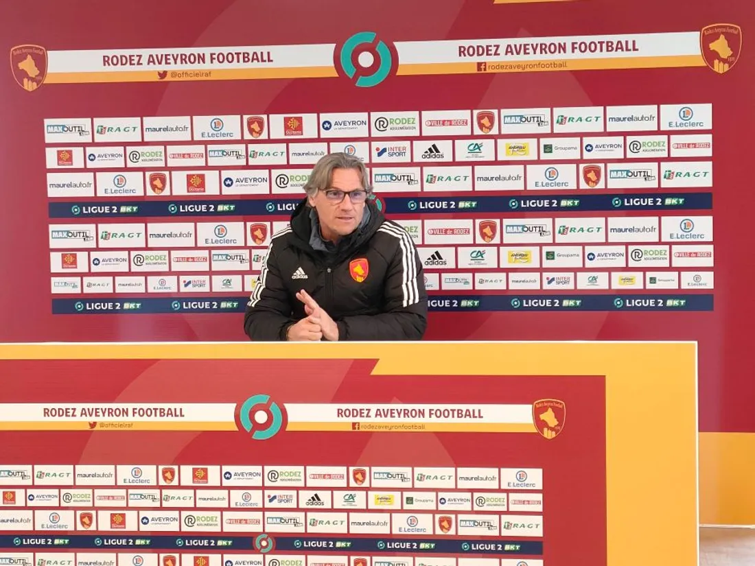L'entraîneur du RAF, Didier Santini, en conférence de presse.