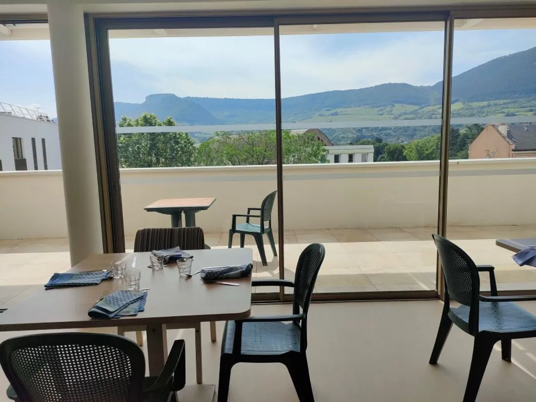 Une salle à manger à l'EHPAD de Millau (Aveyron)