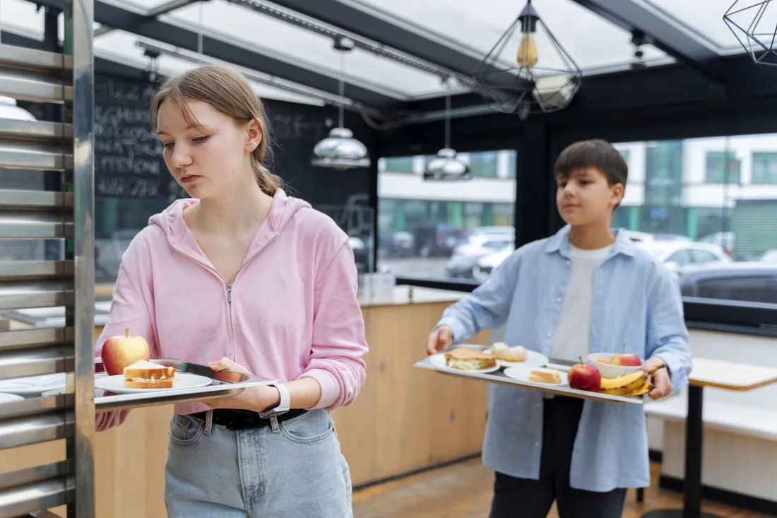 Illustration étudiants cantine