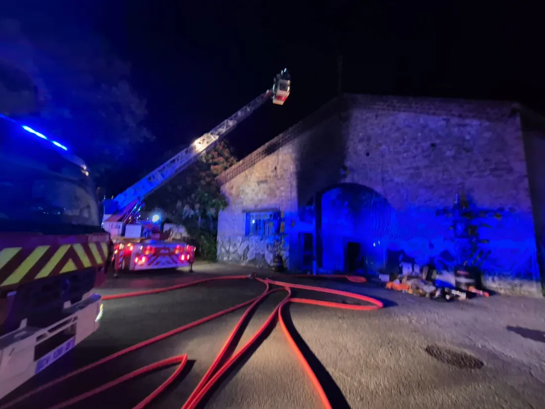 Des soldats du feu sont venus en renfort d'Alès et Bessèges pour stopper l'incendie