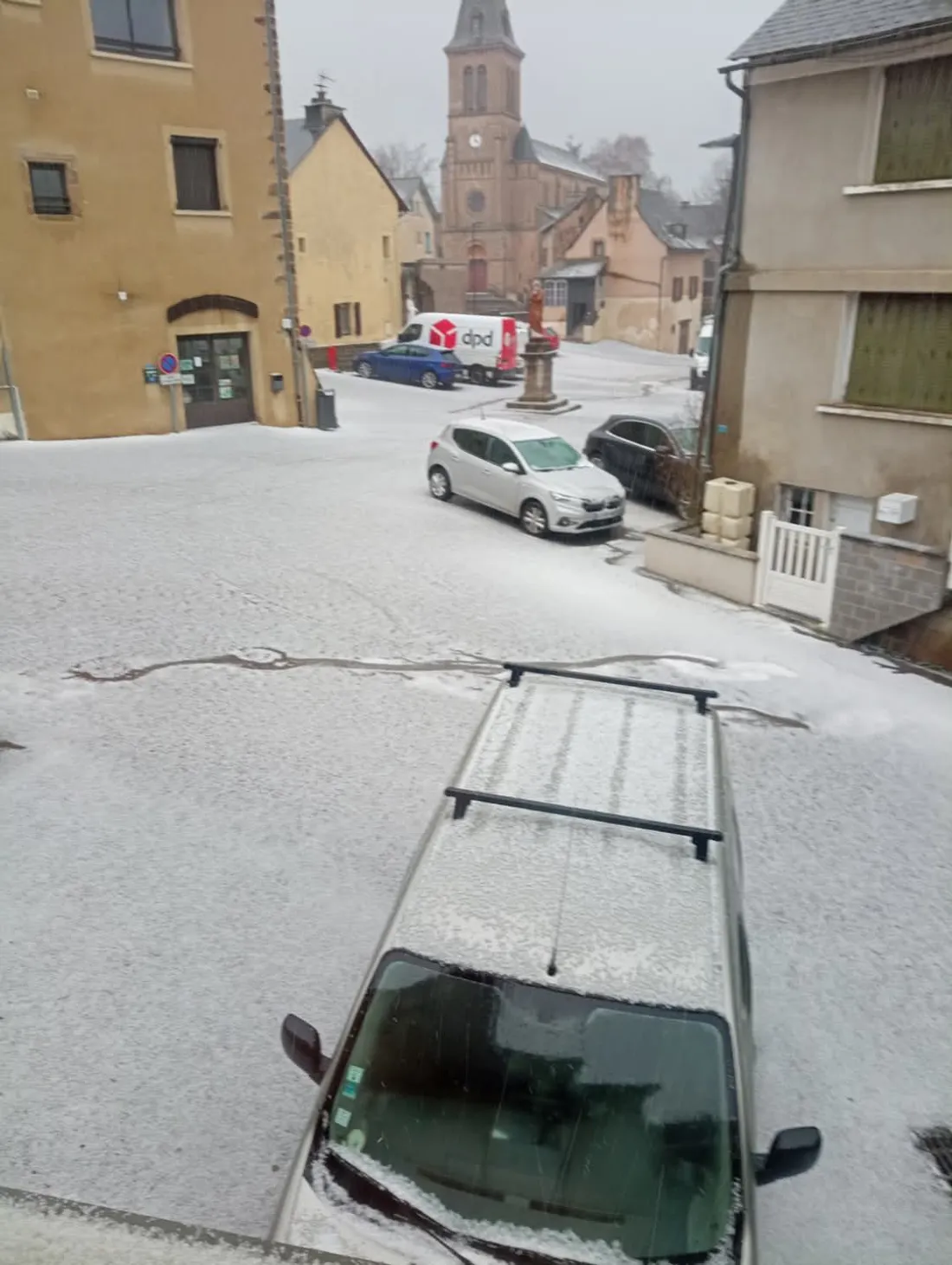 Grêle à Flavin (Aveyron) le 22 mars 2025.