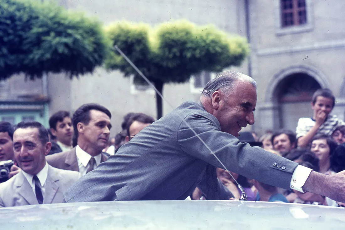 Georges Pompidou à la sortie de la messe à Cajarc.