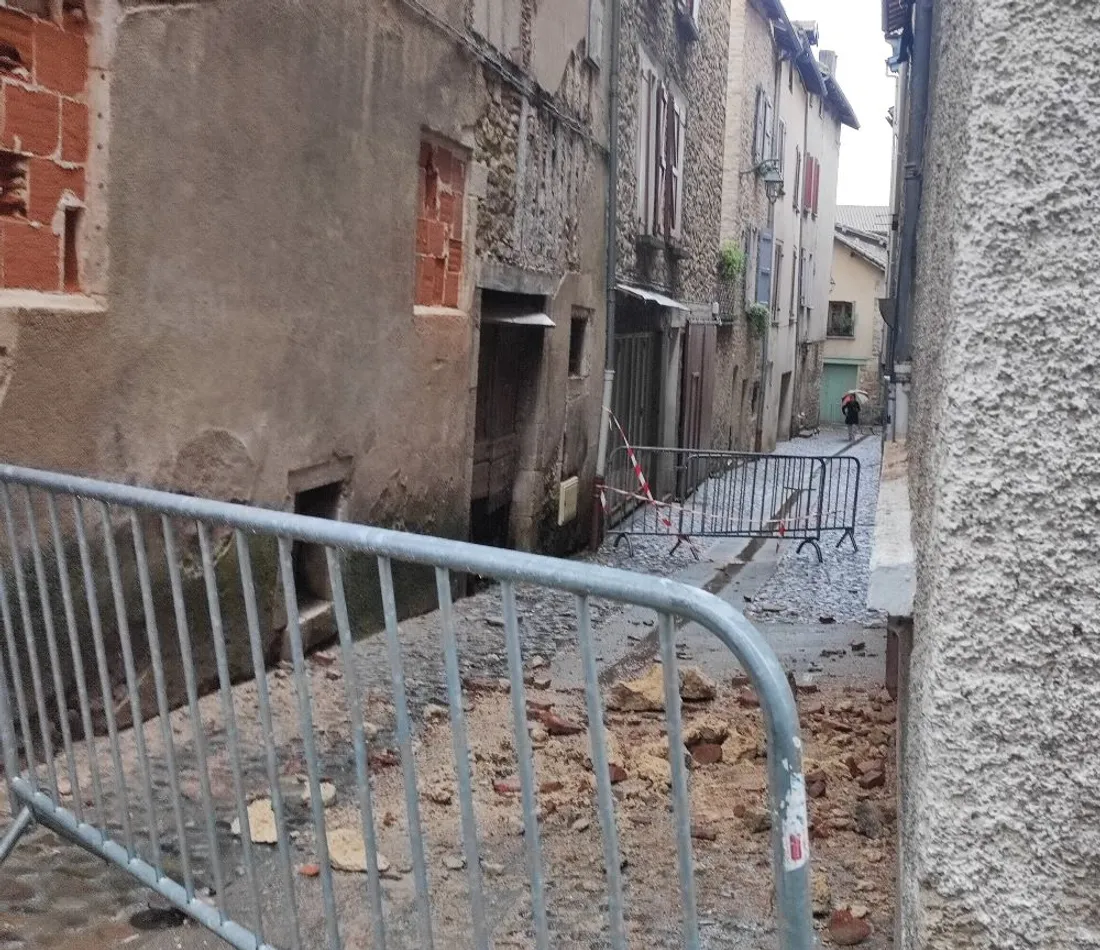 Immeuble endomagé Villef