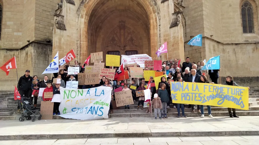 Manifestation à Mende (Lozère) contre les mesures de carte scolaire