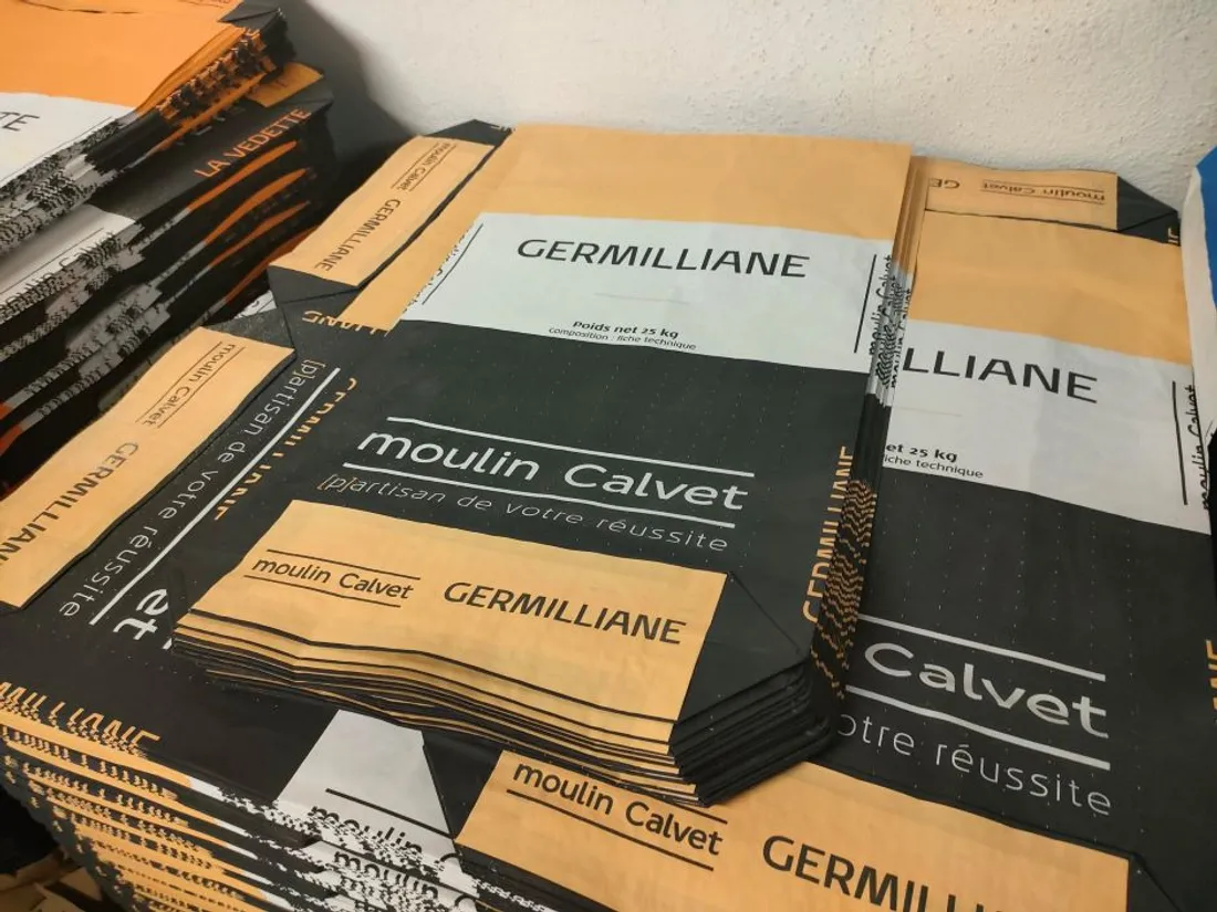 Des sacs de farine du moulin Calvet, à Rignac (Aveyron)