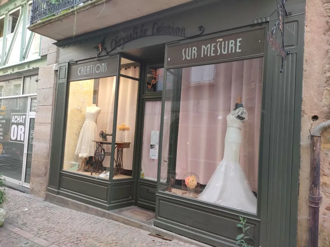 Certaines devantures ont conservé les traces du tournage.