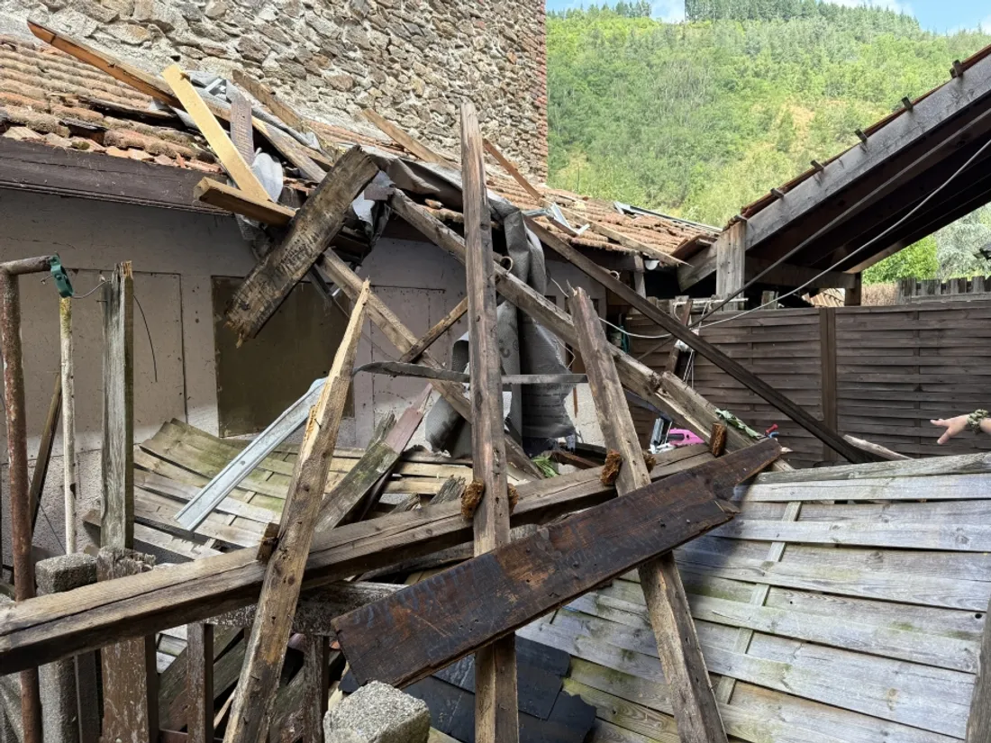 Les dégâts de l'orage du 25 juin dans la cour d'une maison de Viviez (12)
