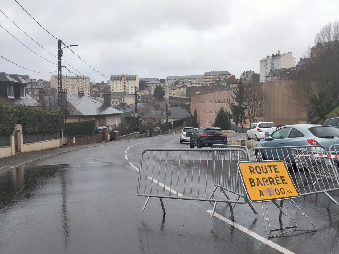 Les accès à la rue du 8 mai 1945 ont été bloqués à Rodez (Aveyron)