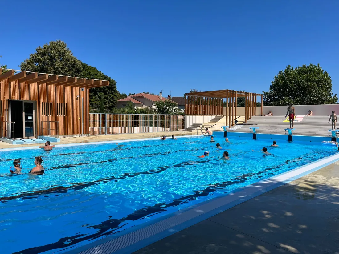 La piscine de Lacapelle-Marival, dans le Lot