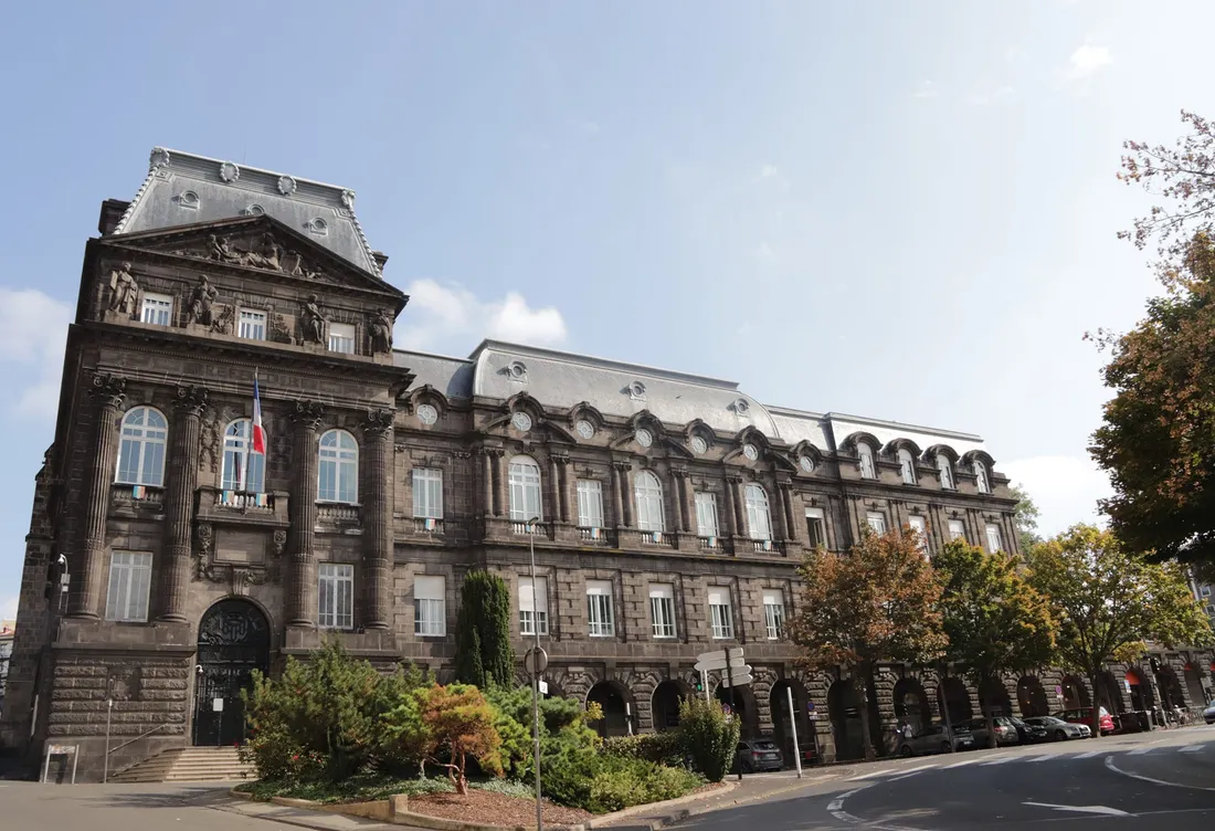 La préfecture du Puy-de-Dôme, à Clermont-Ferrand.