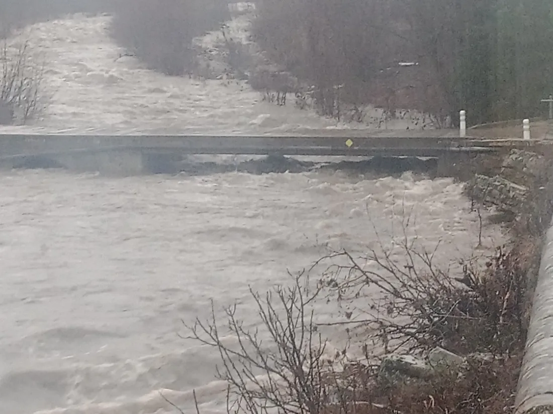 Le pont de Massies dans le Gard est fermé à la circulation