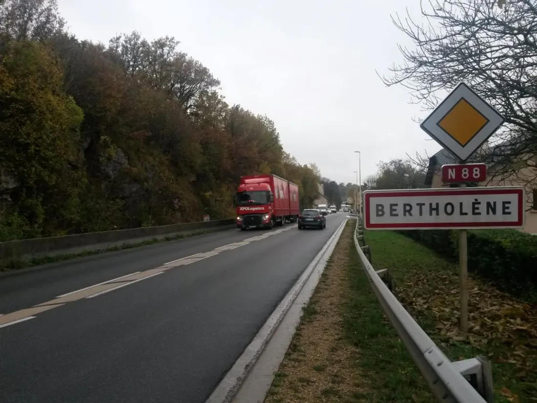 La RN 88 dans l'Aveyron, à Bertholène.