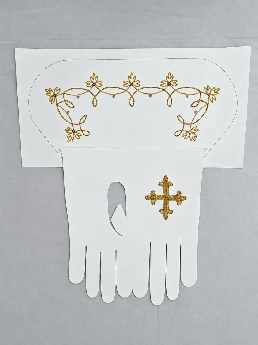La Maison Fabre a participé à la création de gants pour Léon XIV.