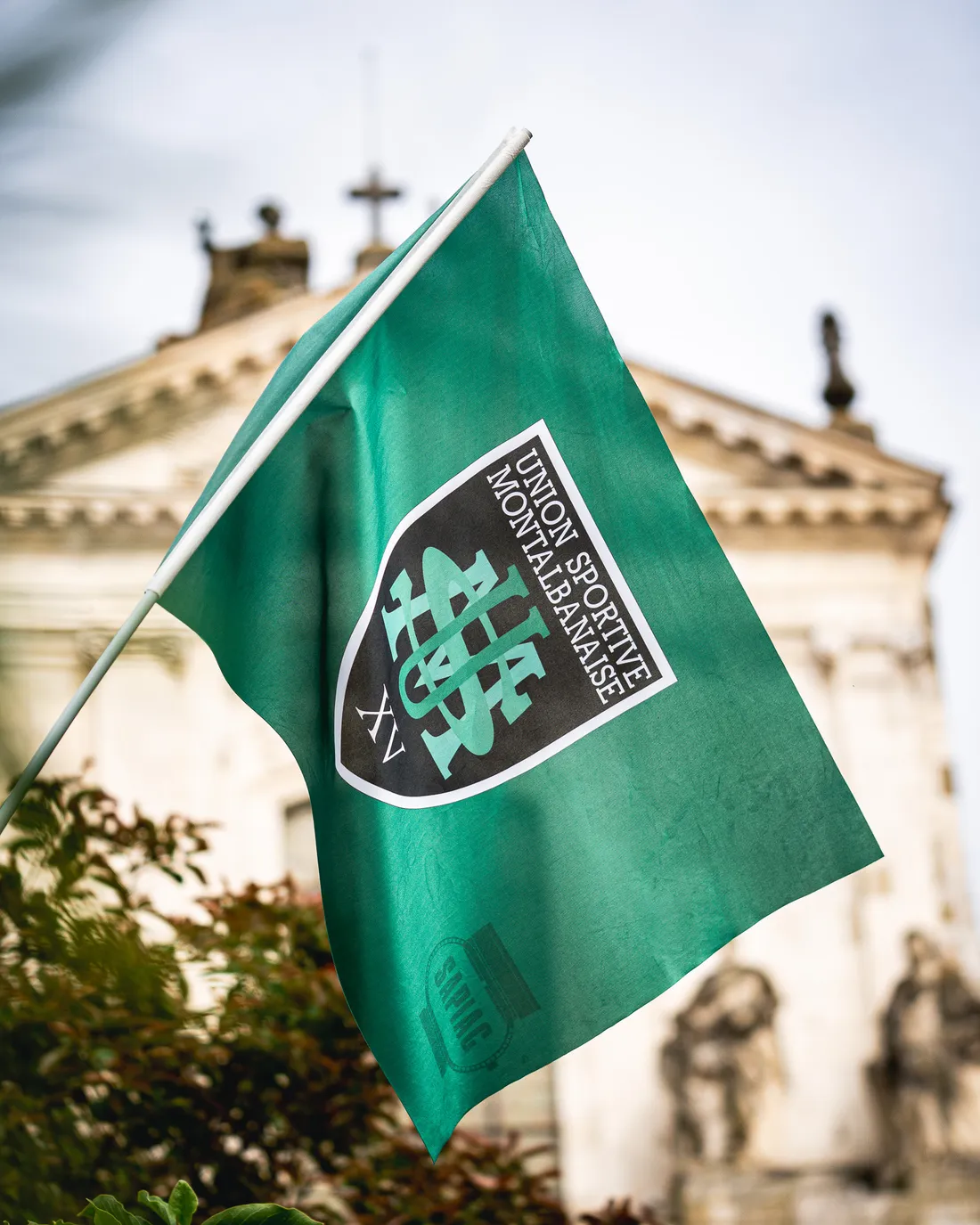 Un drapeau aux couleurs de l'USM