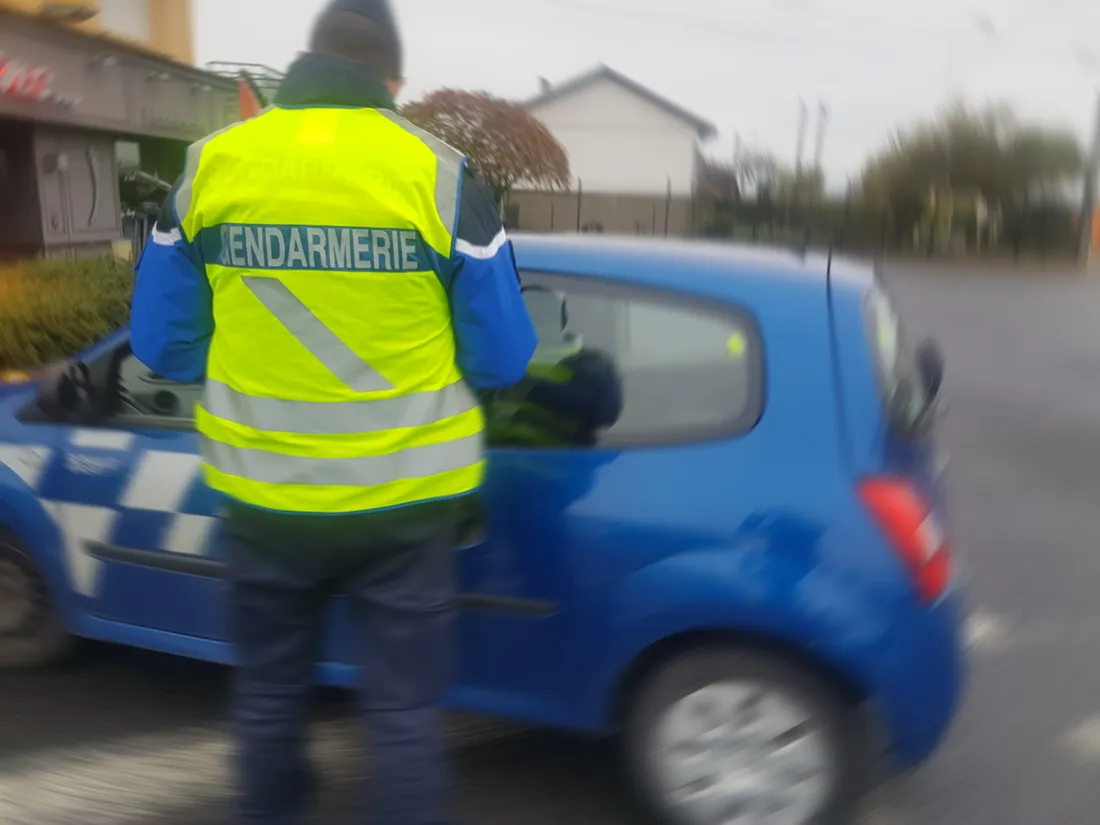 Un gendarme lors d'un contrôle, illustration