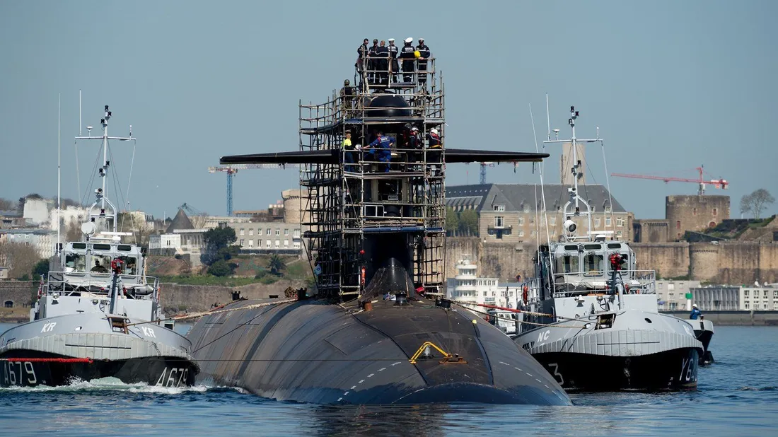 Le SNLE Le Triomphant vers l'ile Longue