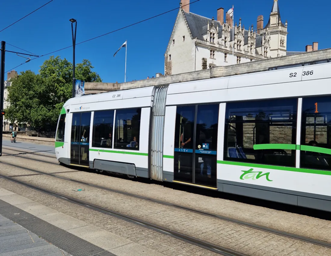 Un tram à Nantes, illustration