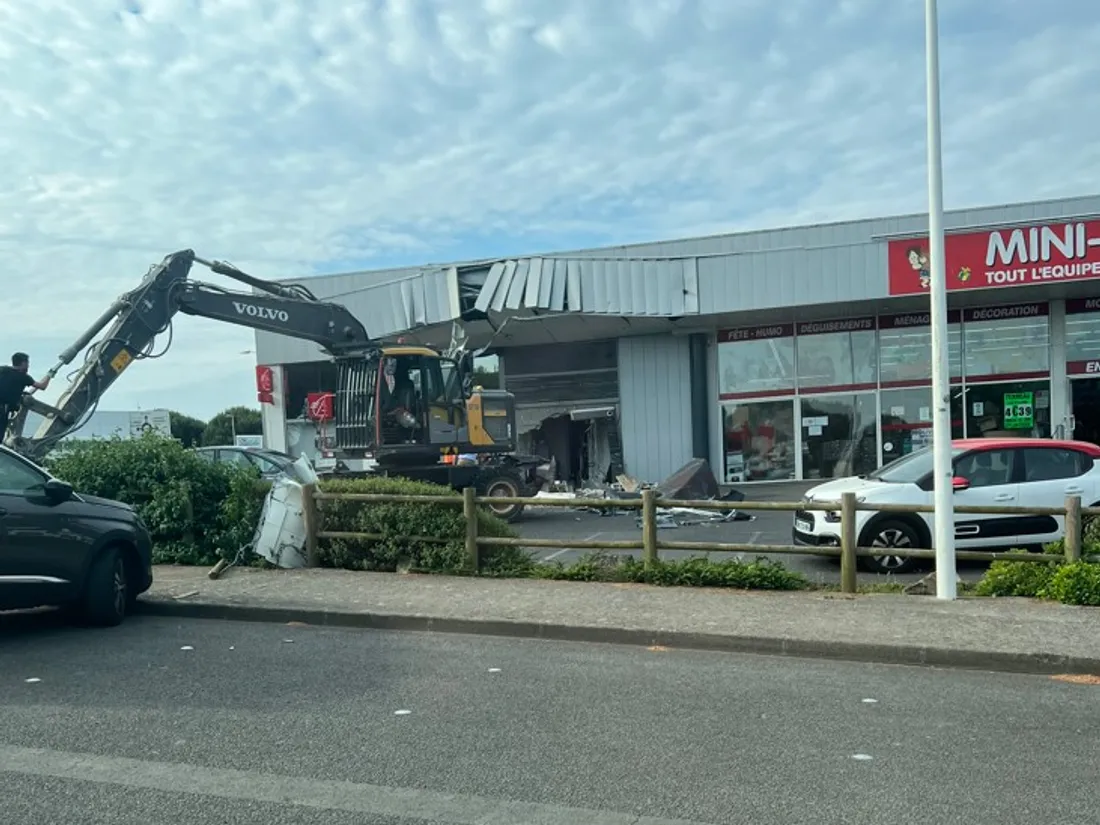 Les dégâts sur le bâtiment sont importants