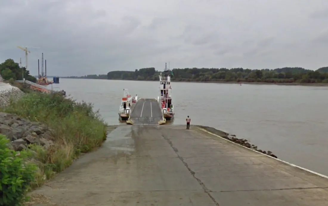 Le bac depuis le quai au Pellerin, capture d'écran
