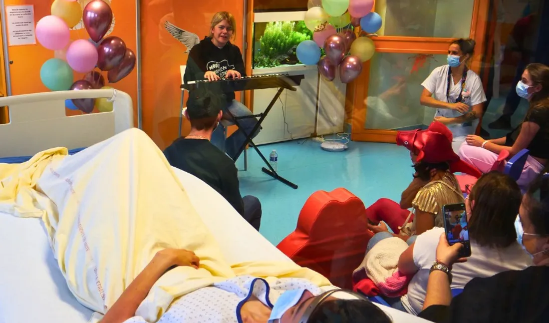 Zaho de Sagazan illumine le CHU de Nantes