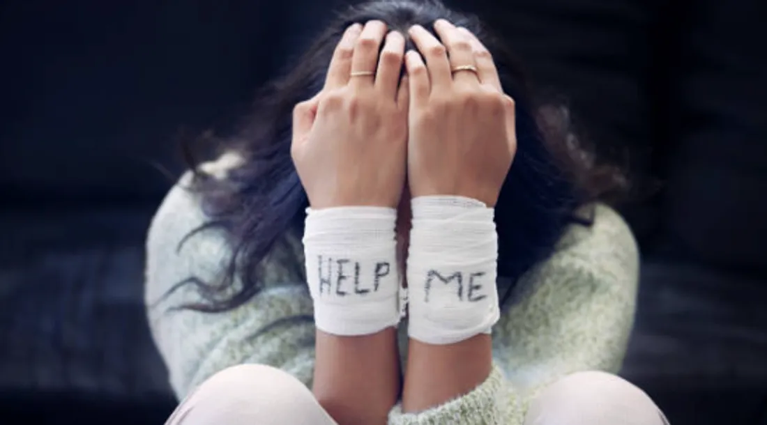 Le nombre  jeunes femmes hospitalisées pour automutilations continue d'augmenter