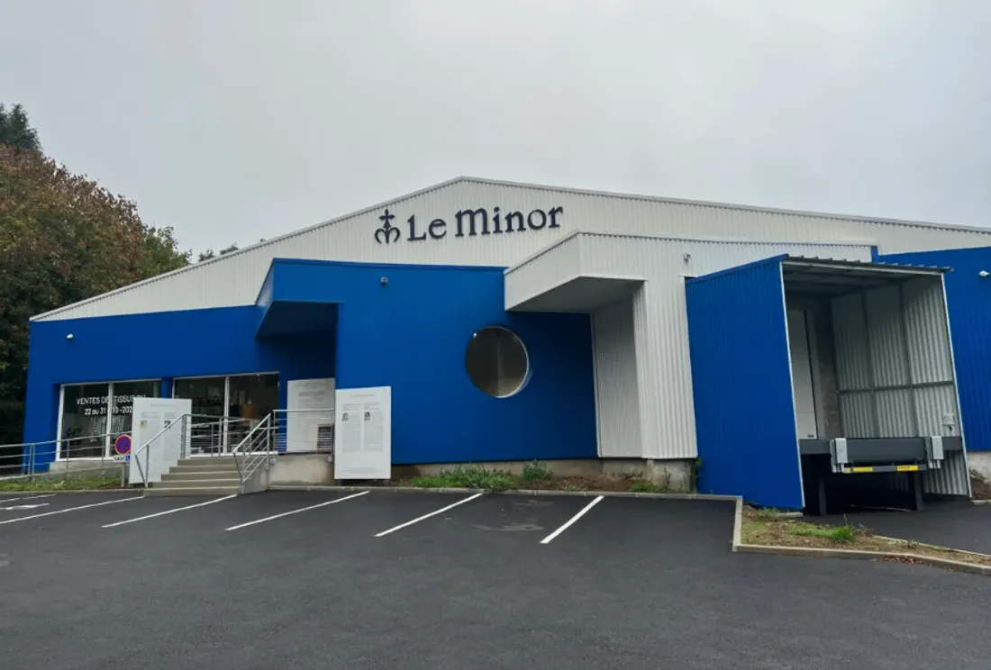 La façade du magasin d'usine Le Minor juxtaposé à l'atelier