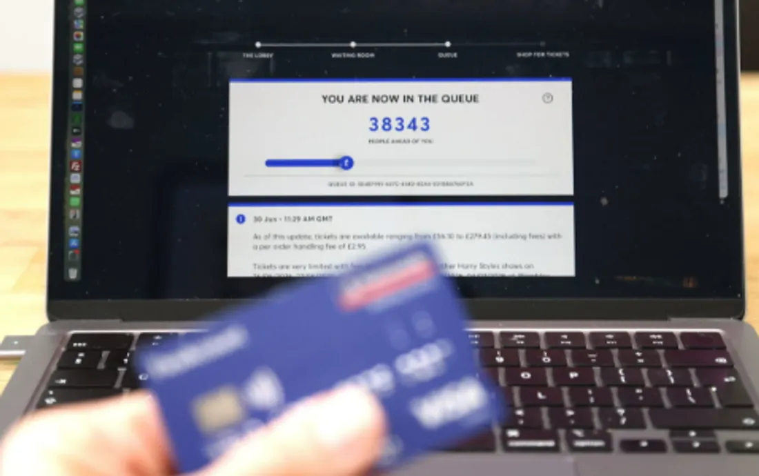 Les escroqueries à la carte bancaire prennent une nouvelle dimension inquiétante.