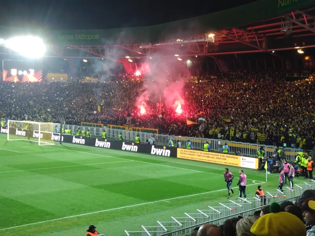 La Tribune Loire avec des fumigènes lors de Nantes-Juventus, en 2023 (image d'illustration)