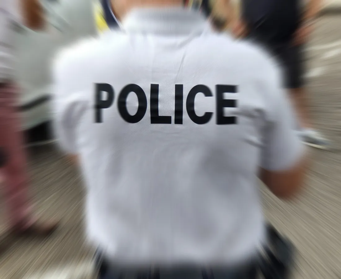 Un policier en tenue, illustration