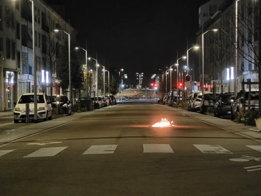 Des détritus en feu à Saint-Nazaire, archives