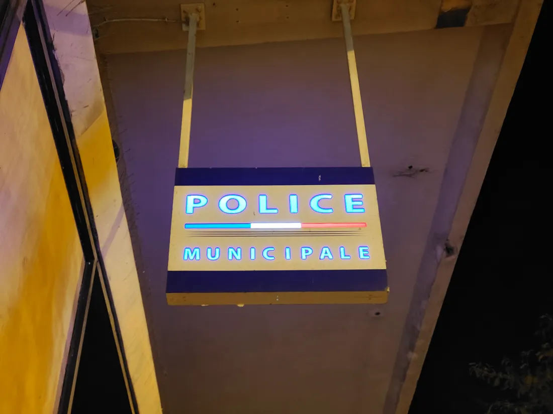 Un poste de police municipale, illustration