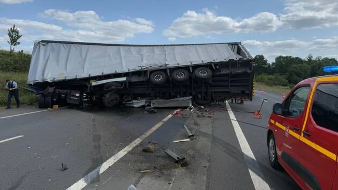 Deux poids lourds se sont percutés ce lundi 2 juin 2025 sur la RN 24 