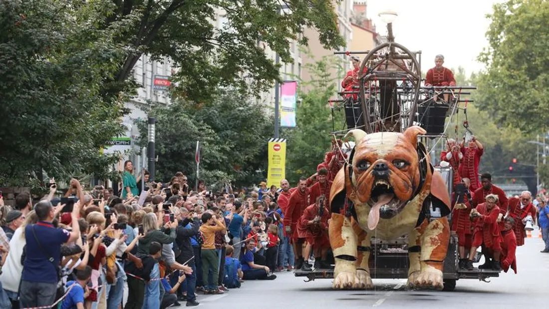 Le Bull Machin a parcouru les rues de Villeurbanne... avant de venir à Saint-Herblain et Nantes