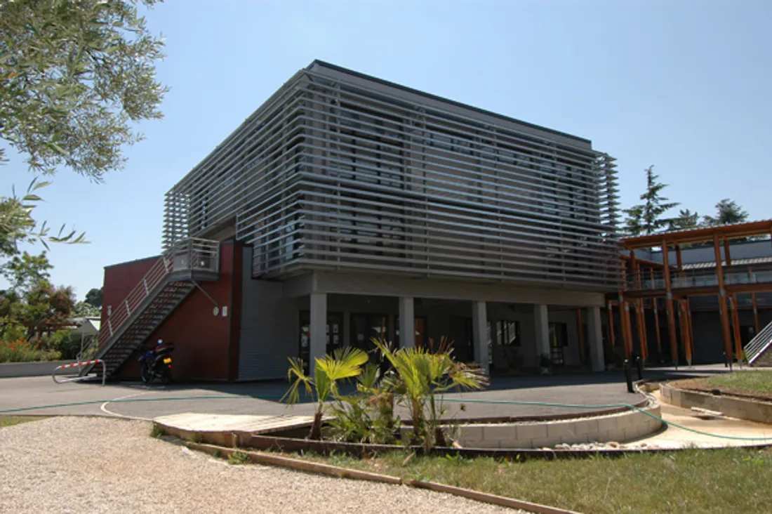 Attaque au couteau dans un lycée à Antibes : une enseignante et une élève blessées