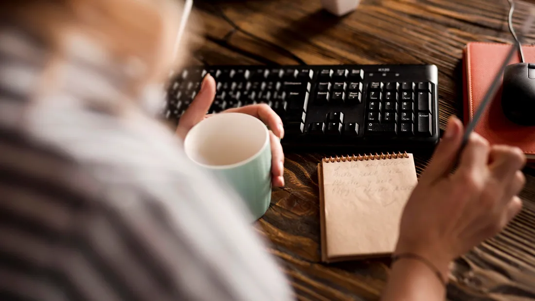 close-up-woman-writing-agenda