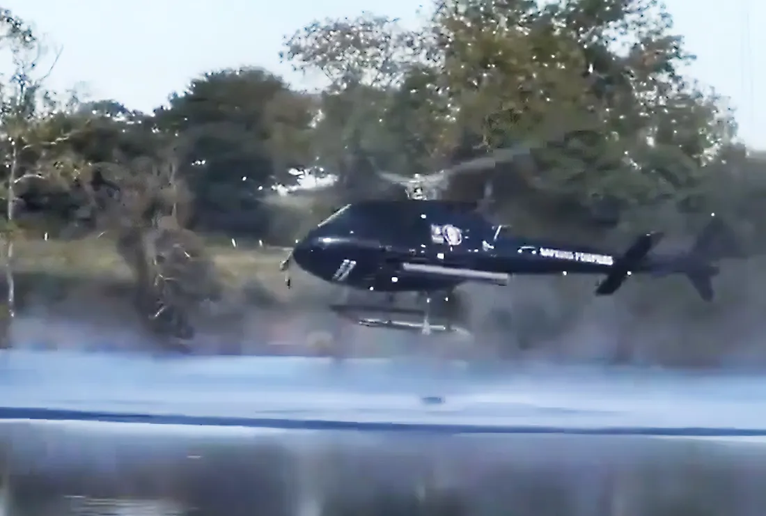 Depuis dimanche, le Morane 29 repose à moitié immergé,