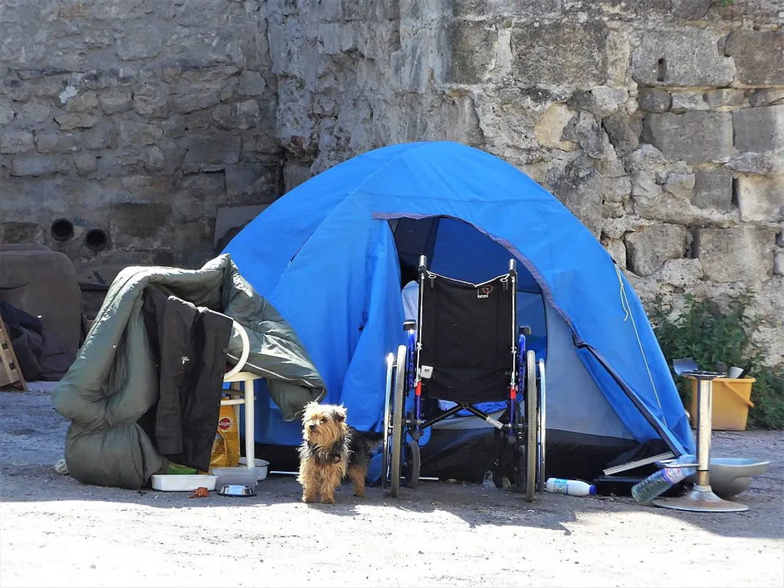 Habitat de fortune pour handicapé en France. Mai 2018.