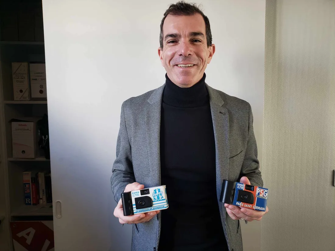 Christophe Duchesne et ses appareils à l'effigie du PSG et de l'OM