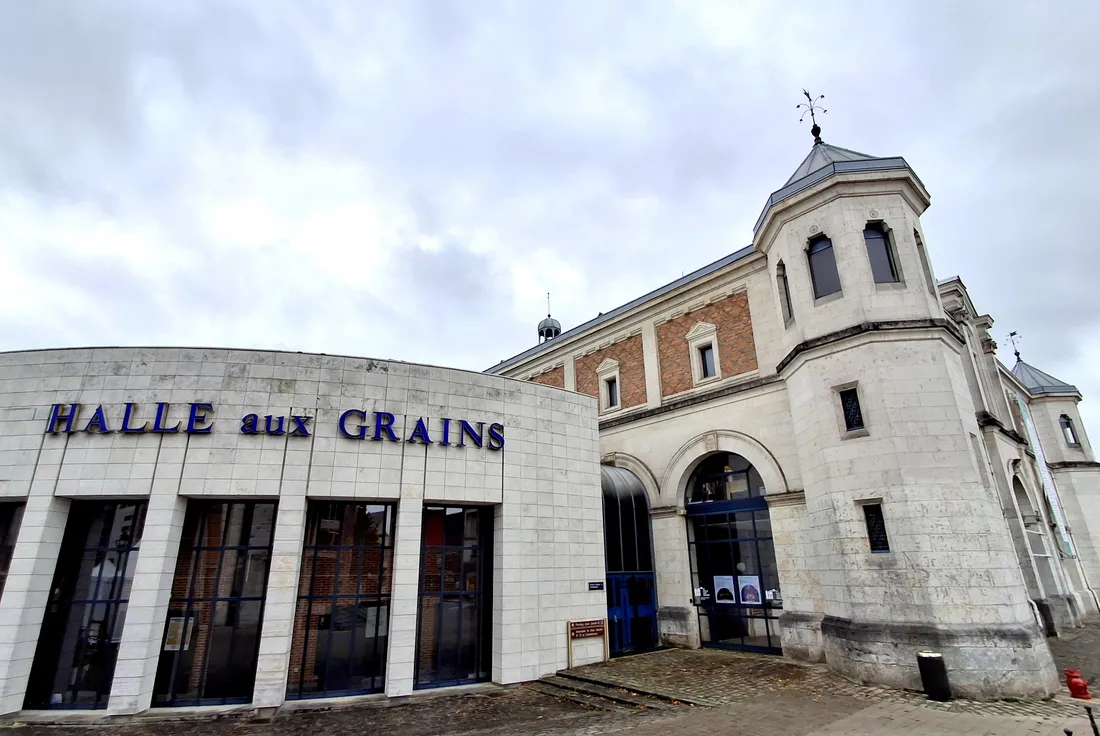 La Halle-aux-Grains montre ses limites pour les spectacles de la Scène Nationale.