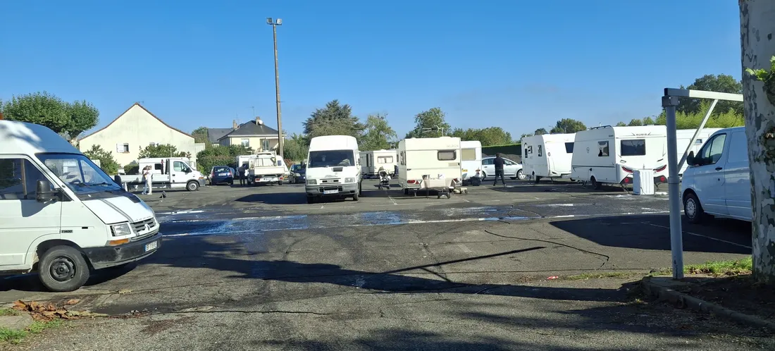 Des caravanes sont installées depuis plusieurs semaines sur le Champ de foire sellois.