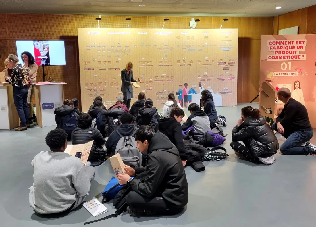 Beaucoup de jeunes sur ce "Cosmetic Experience Tour" ce mardi 26 novembre à Blois.