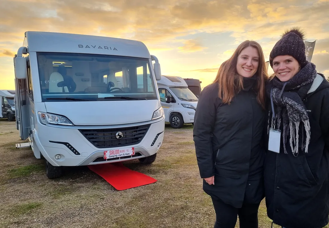 Eloïse Loiret et Marine Baron, à la pointe de l'organisation de ce salon du camping-car à Blois.