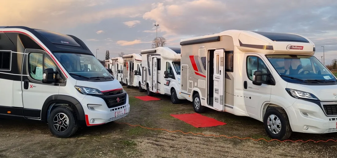 120 véhicules sont exposés sur ce premier salon du camping-car à Blois.