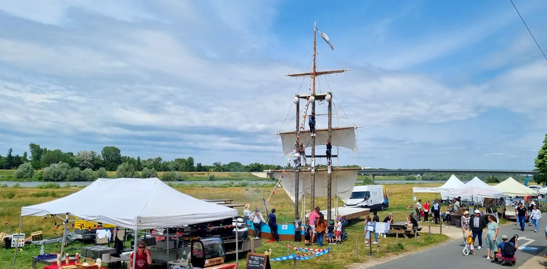 Une cinquantaine d'exposants animent ce festival sur les bords de Loire.