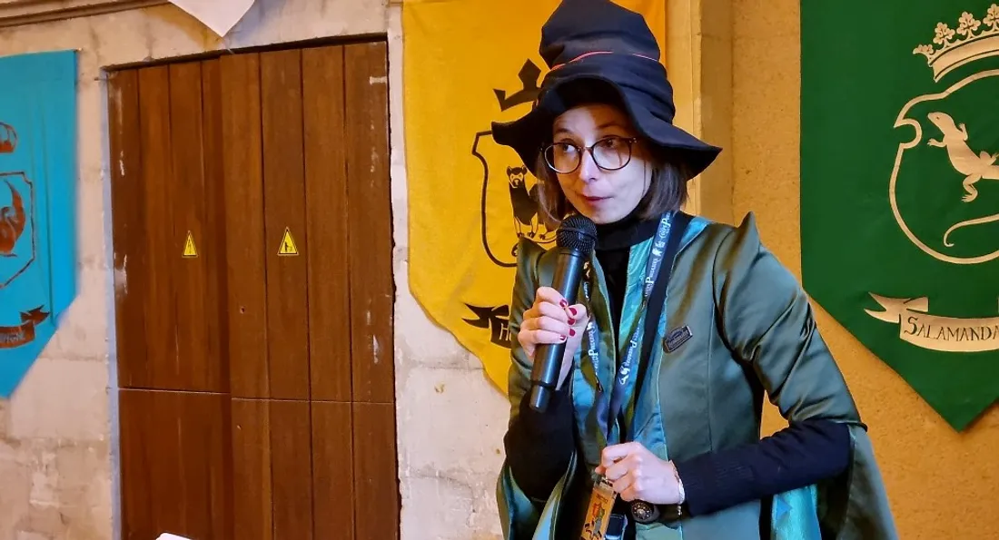 Eva Paparla, directrice de l'école de Poudloire... Ou Sandie Gombart de son nom moldu !