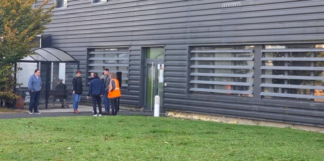 Derniers moments sur place pour ces désormais ex salariés d'Alliance Automotive Group.