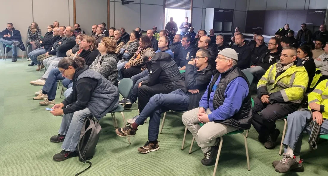 C'est ensemble que les 93 salariés de Saint-Ouen ont appris la liquidation de leur entreprise.